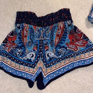 American Threads Pattern Shorts